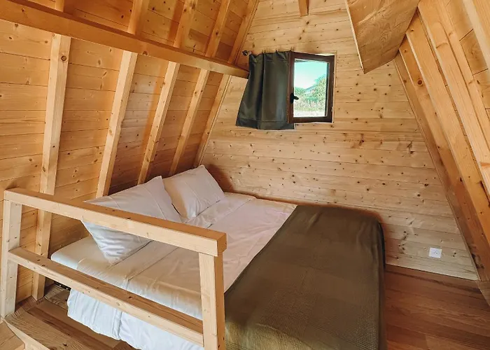 Fontaine Aux Herbes - Humulus Lupulus Feriegård